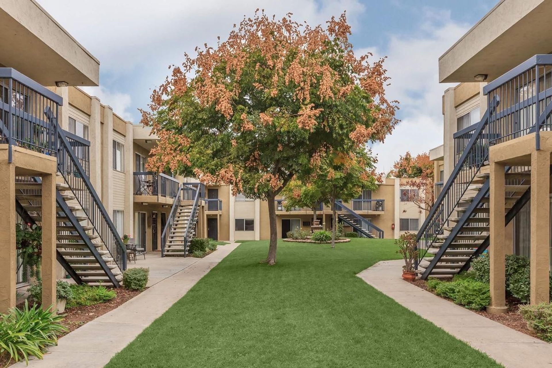 El Cajon Apartment: 700 Ballantyne St. & 707 Graves Ave.