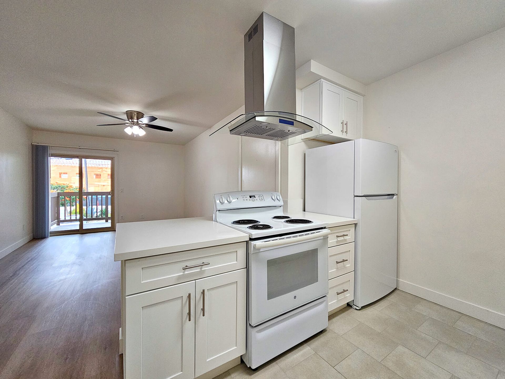 Lakeside Apartment: 10127 Vine Street
