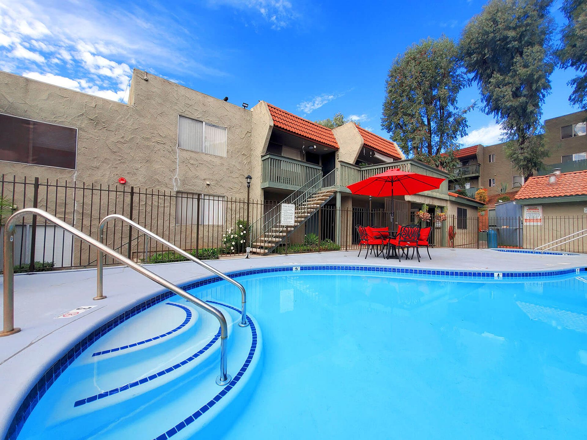 Lakeside Apartment: 12802 Mapleview St.