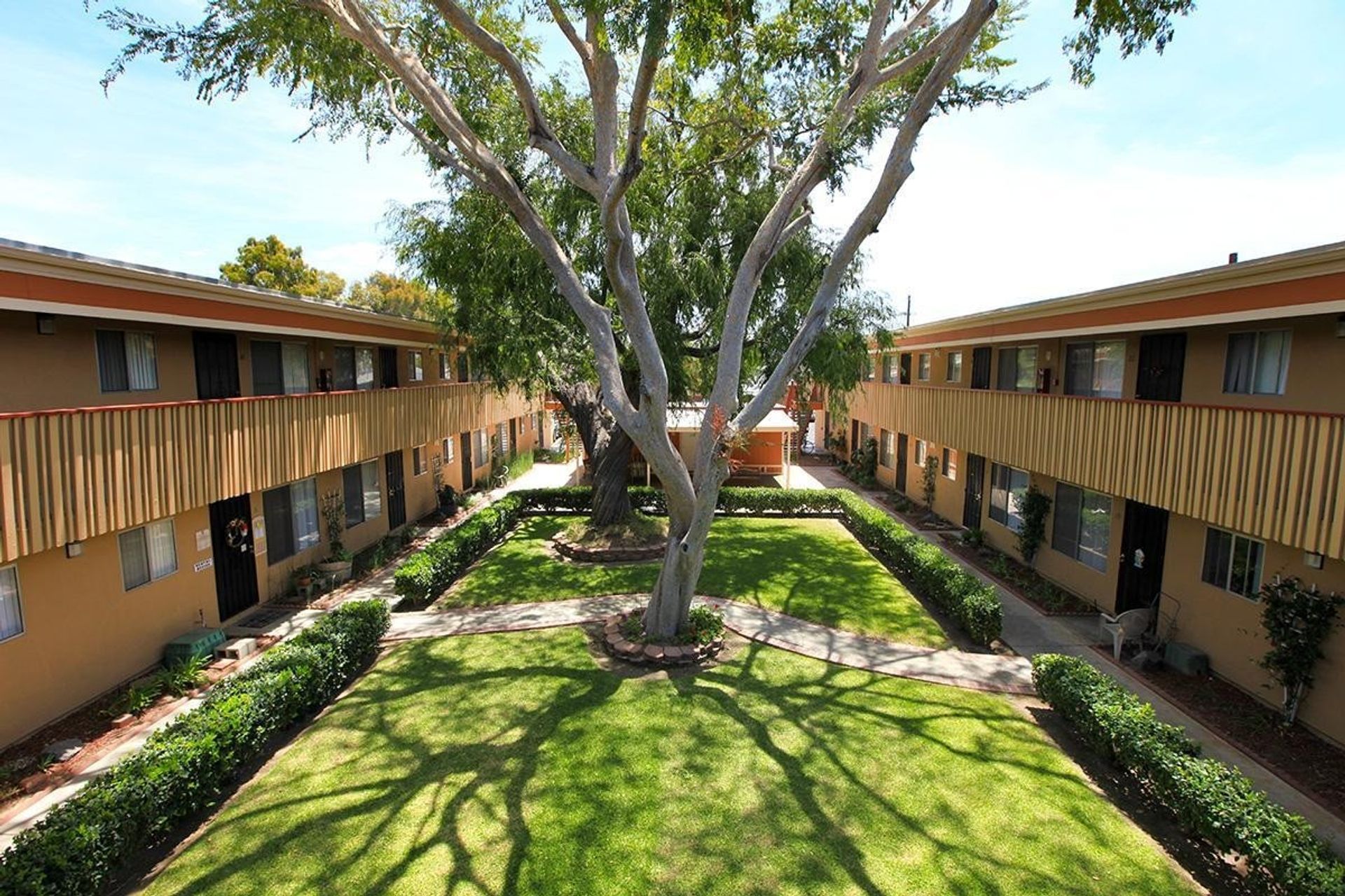El Cajon Apartment: 151 Ballantyne St