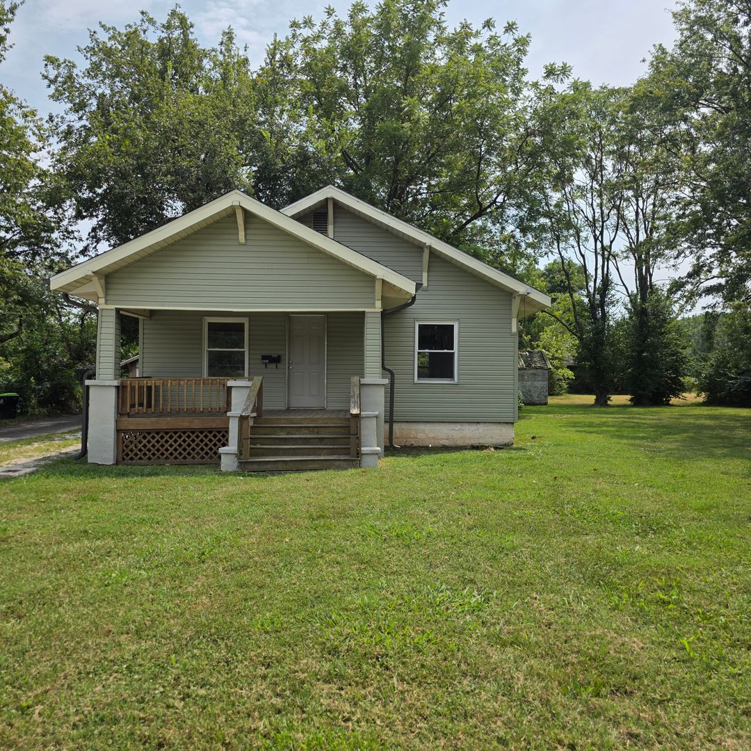 Springfield House: 1522 W High St