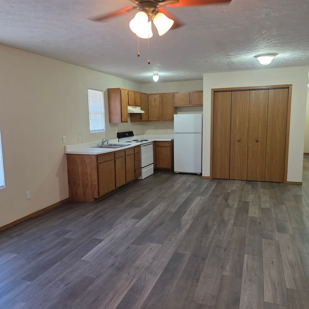 Springfield Multiplex: 1620 - 1622 W Lombard