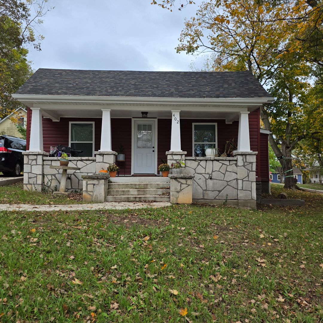 Ozark House: 402 East Walnut