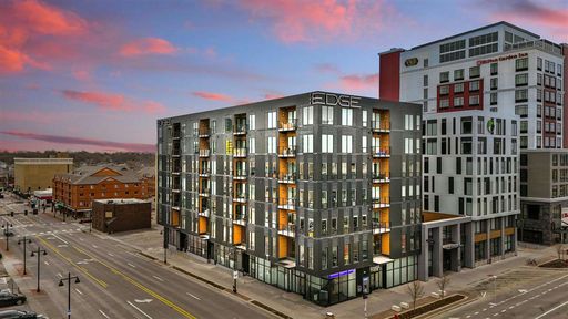 Executive 3-Bedroom, 3-Bath in Heart of Downtown – photo 1