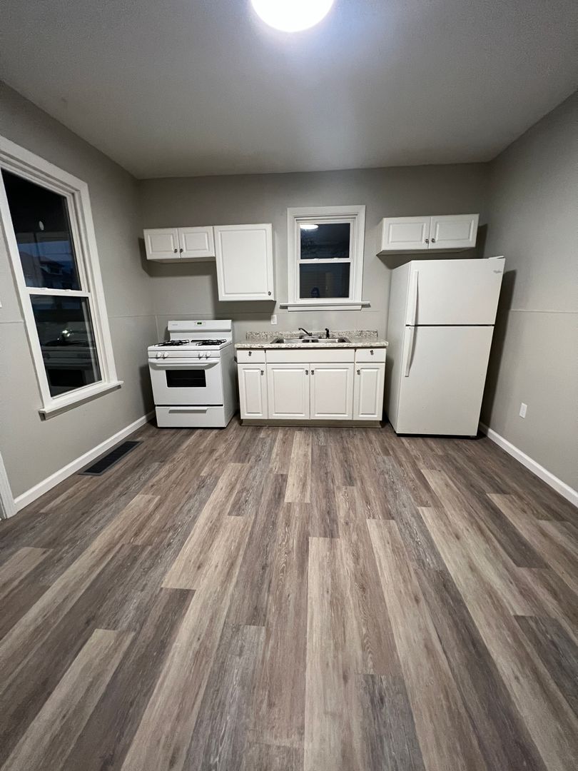Erie Apartment: 401 Parade St