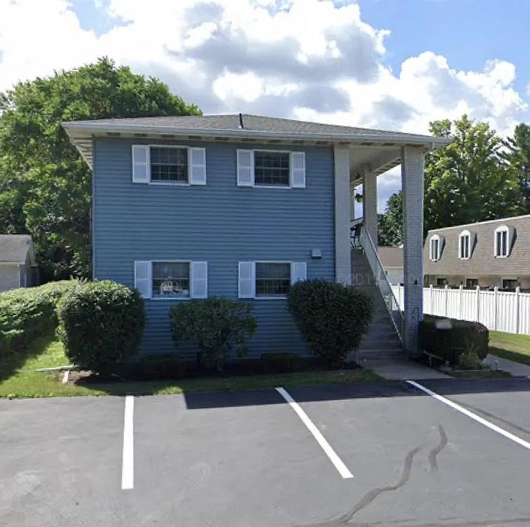 Erie Apartment: 4273 W Lake Rd
