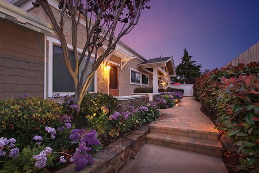 One Bedroom Cottage ground level with washer and dryer – photo 1