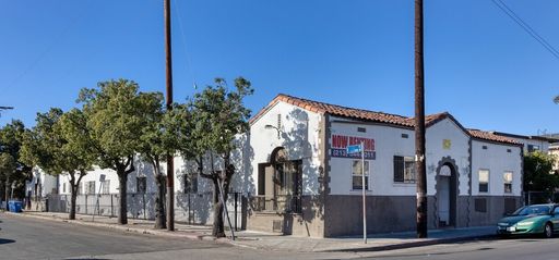 Studio Unit- ALL UTILITIES INCLUDED! NO APPLICATION FEE!