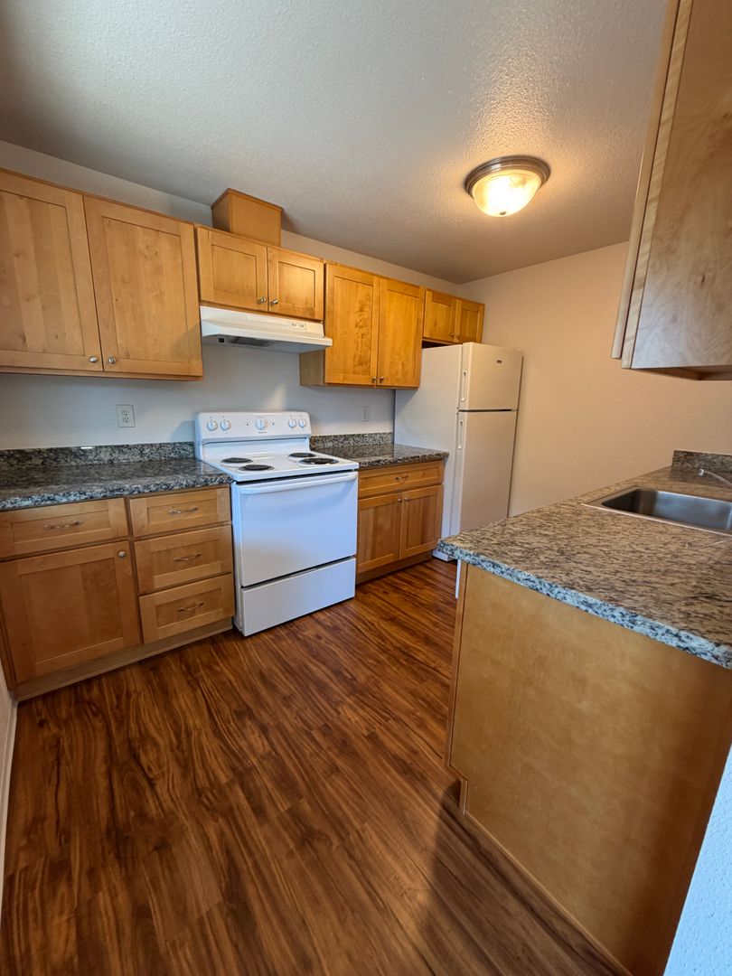 Tacoma Apartment: 9318 S Steele #7