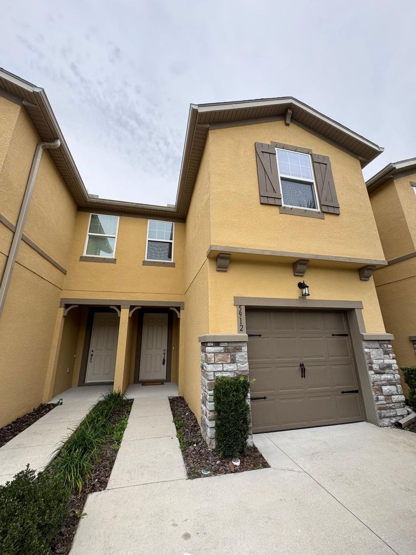 Lutz Townhome: 5912 Grand Sonata Ave