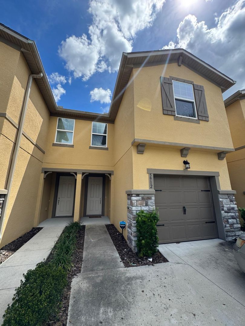 Lutz Townhome: 5912 Grand Sonata Ave