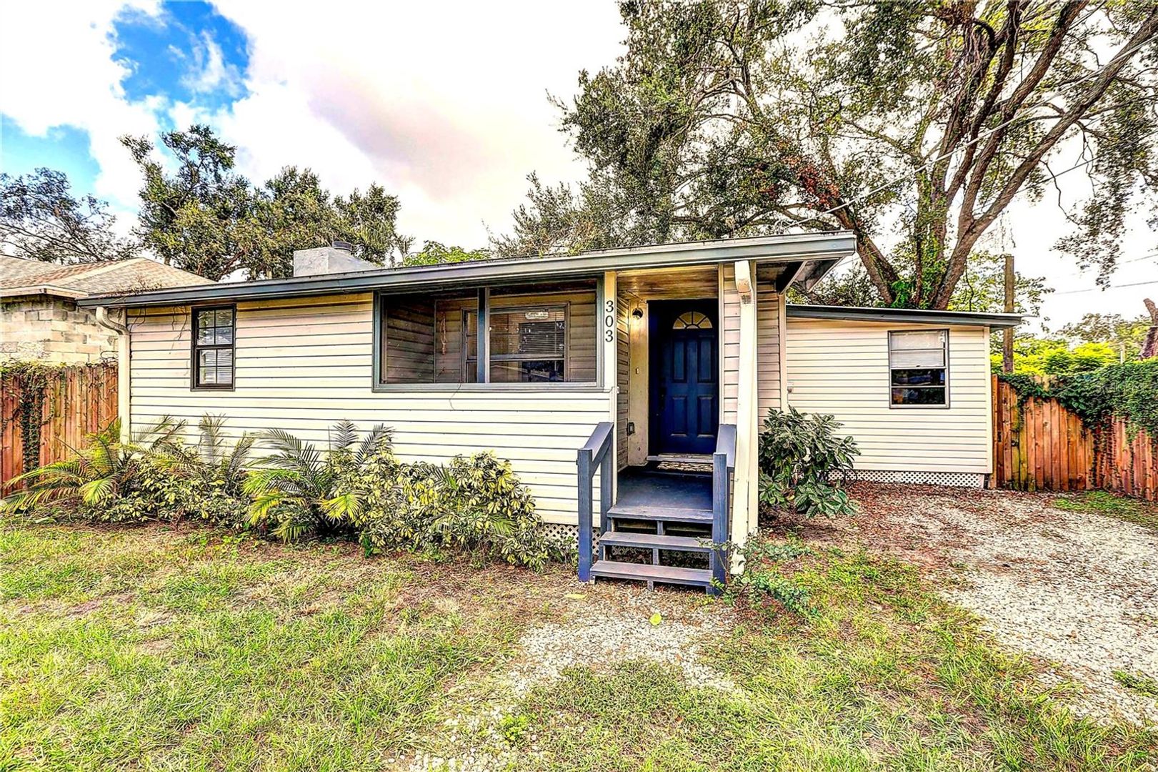 Tampa House: 303 E 130th Ave