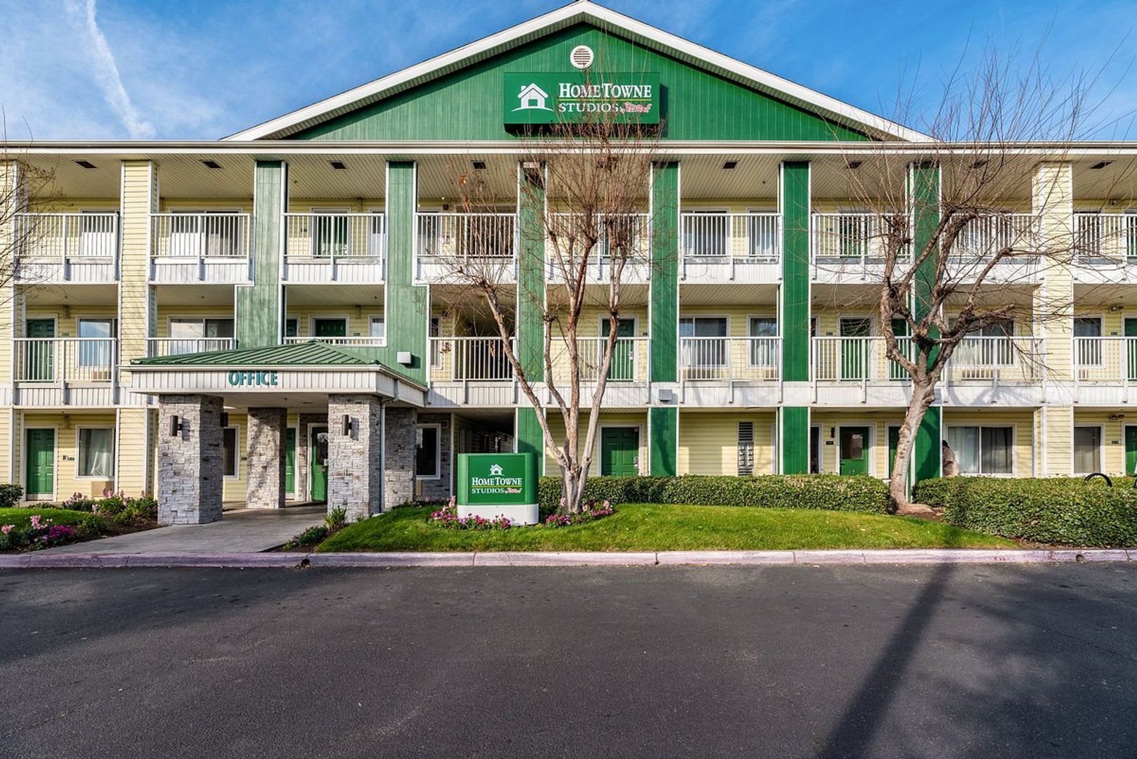 FRESNO Apartment: 3460 W Shaw Ave