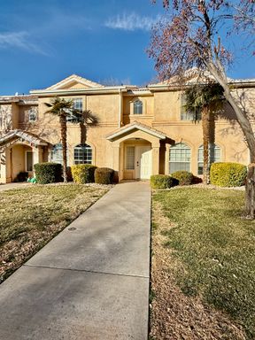 Adorable 3-BR Parkside Townhome – photo 1