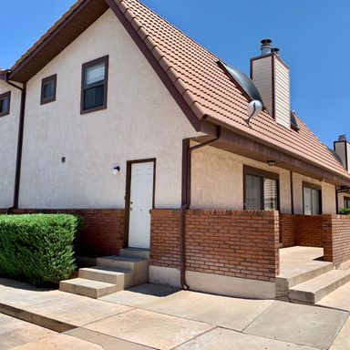 Fully Remodeled 3-BR, 3-BA Townhome with Kitchenette in Basement – photo 1