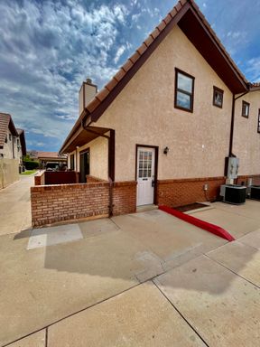 Cute Pet-Friendly Sunny Dale Townhome – photo 1