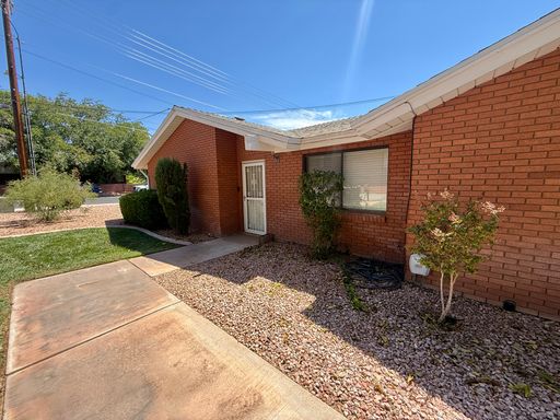 Charming 3-BR Home in Snow Park – photo 1