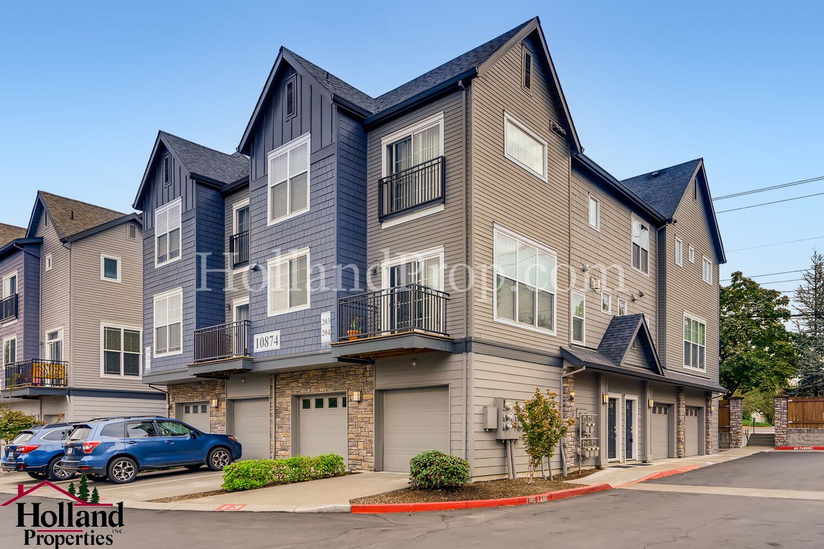 Hillsboro Townhome: 10874 NE Red Wing Way #204