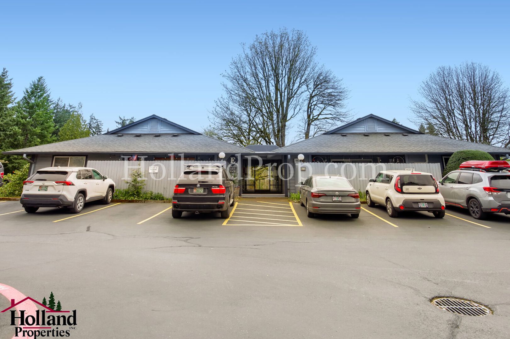 Sherwood House: 16810 SW Gleneagle Dr