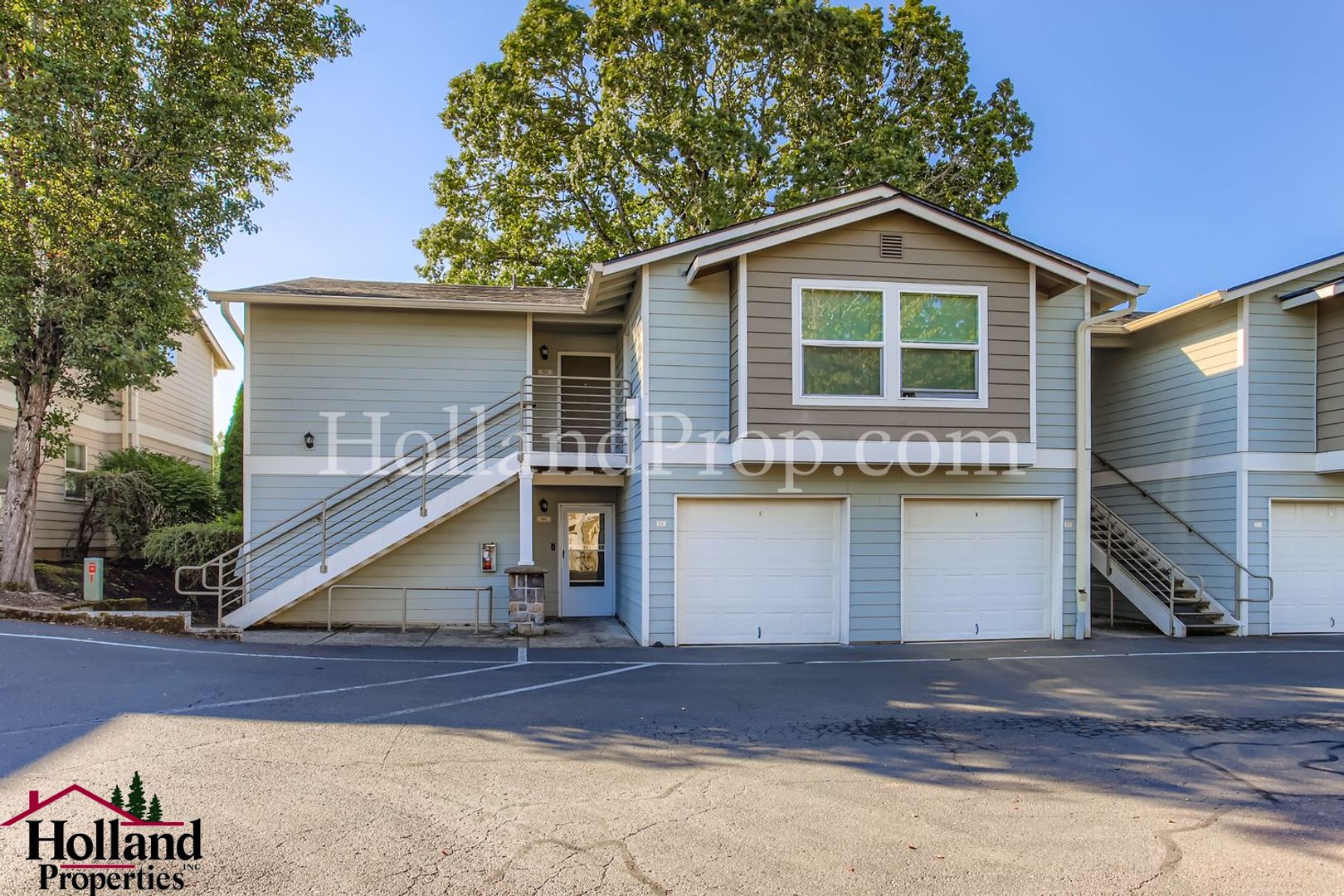 Portland Condo: 15074 NW Central Dr 301