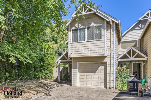 Charming 3-Bedroom Townhome Near Downtown Canby!