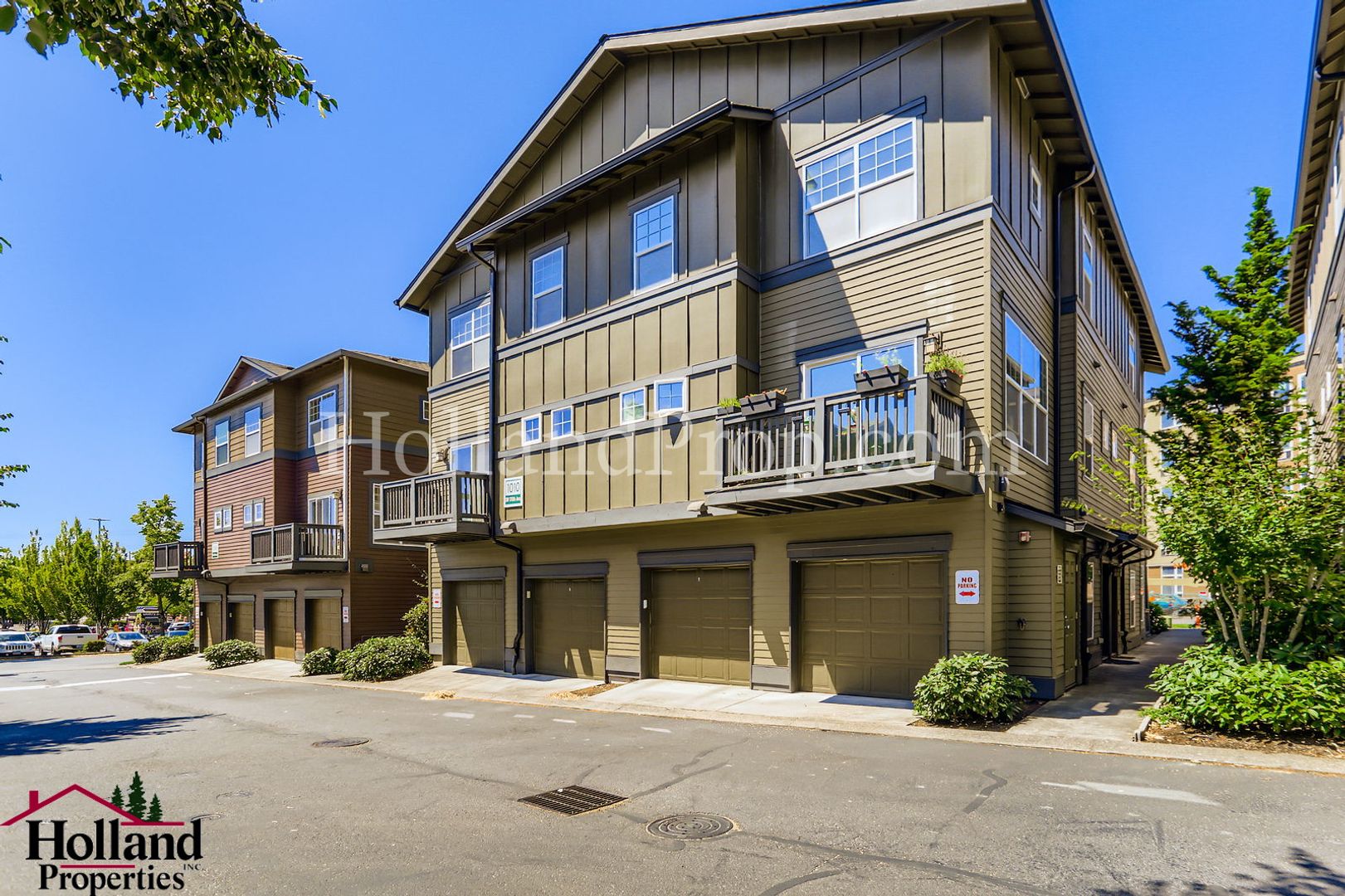 Aloha Condo: 1010 SW 170th Ave
