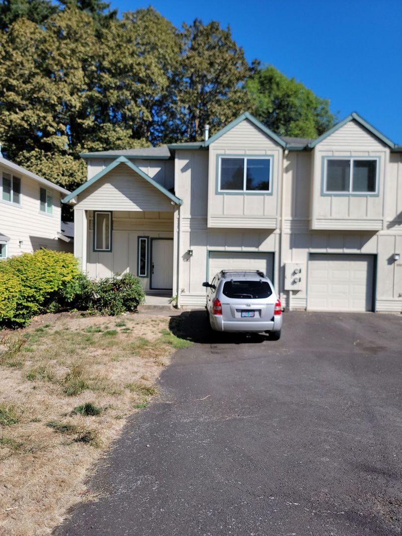 West Linn Townhome: 3060-3062 Lazy River Dr.