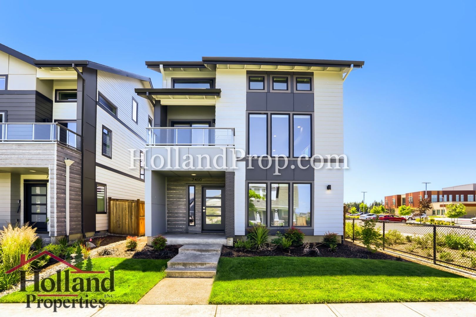 Hillsboro House: 7450 SE Lago St