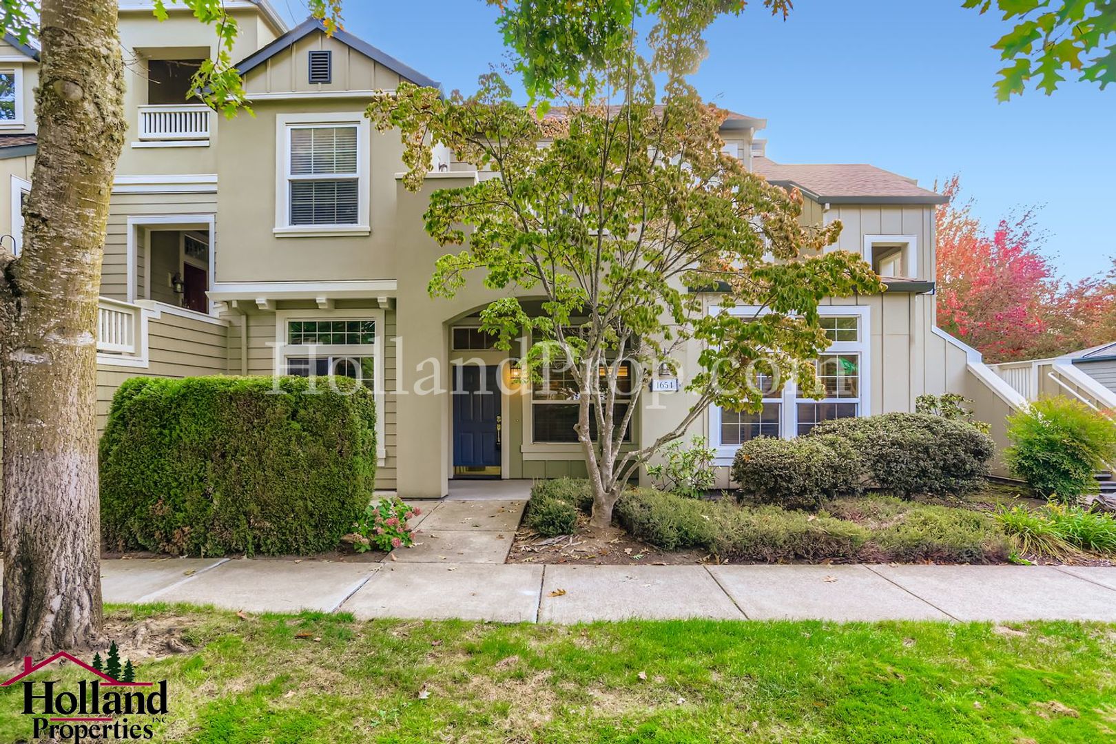Hillsboro House: 1654 NE Ashberry Dr