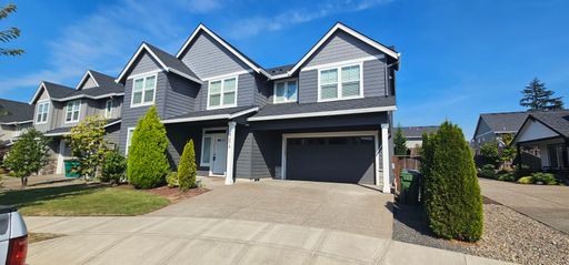 Spacious 5-Bedroom Newberg Home with Expansive Backyard, Large Garage & Deck – photo 1
