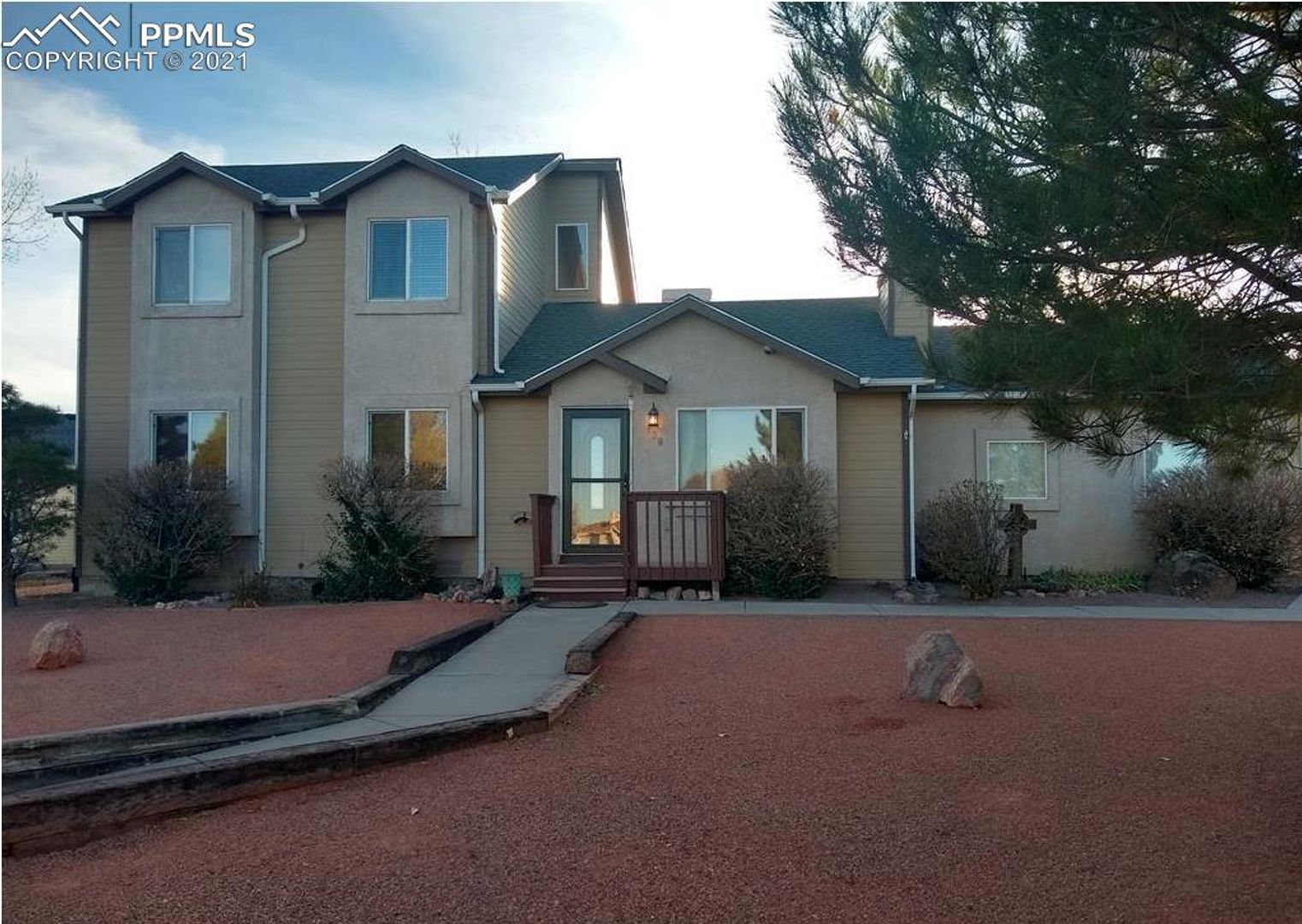 Pueblo West House: 138 E Hahns Peak Ave