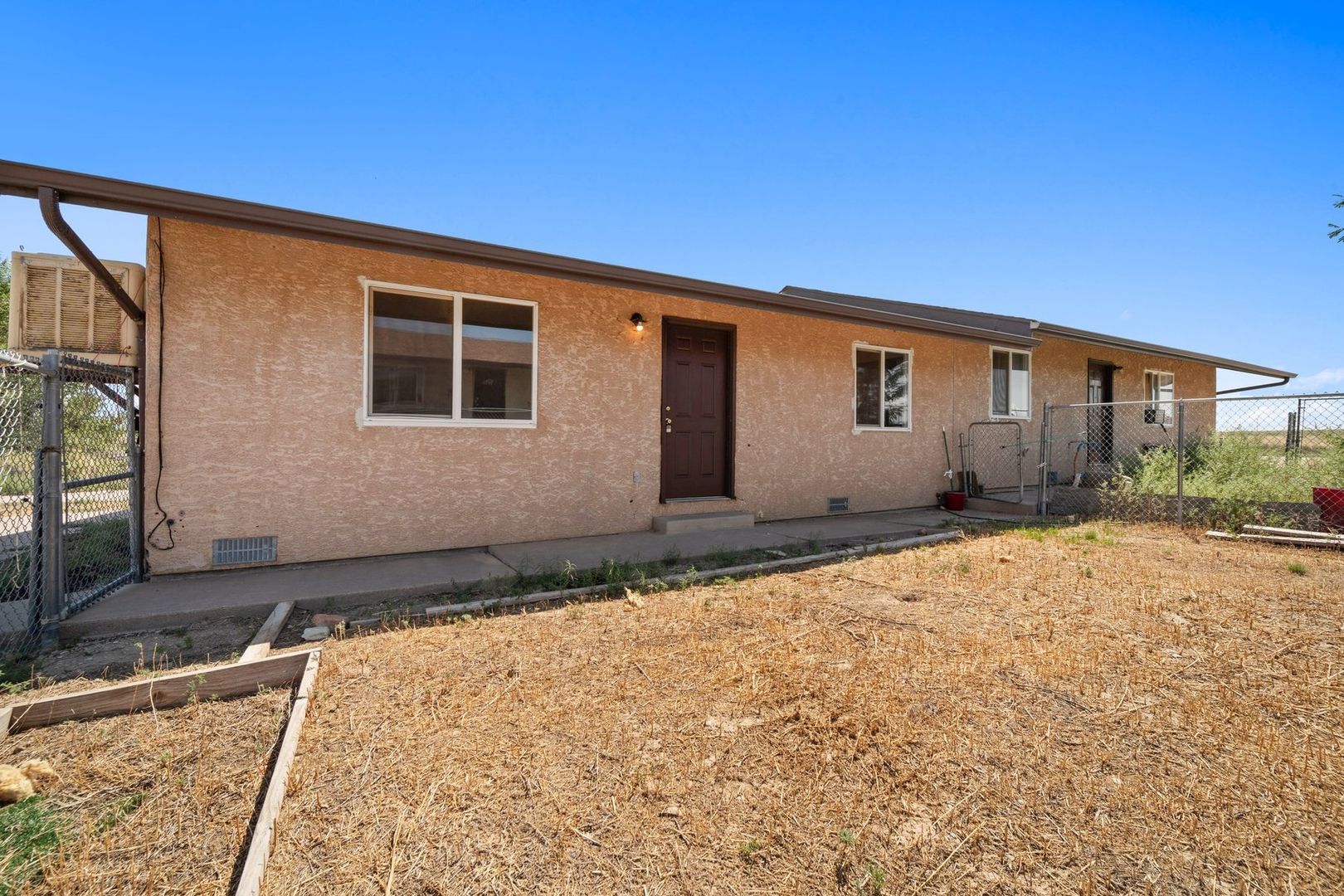 Pueblo Townhome: 1064 E Mallon Dr
