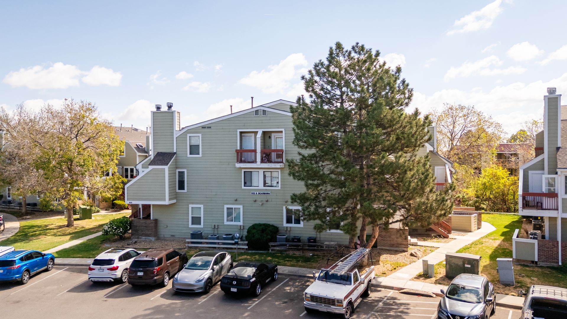Aurora Condo: 932 S Dearborn Way