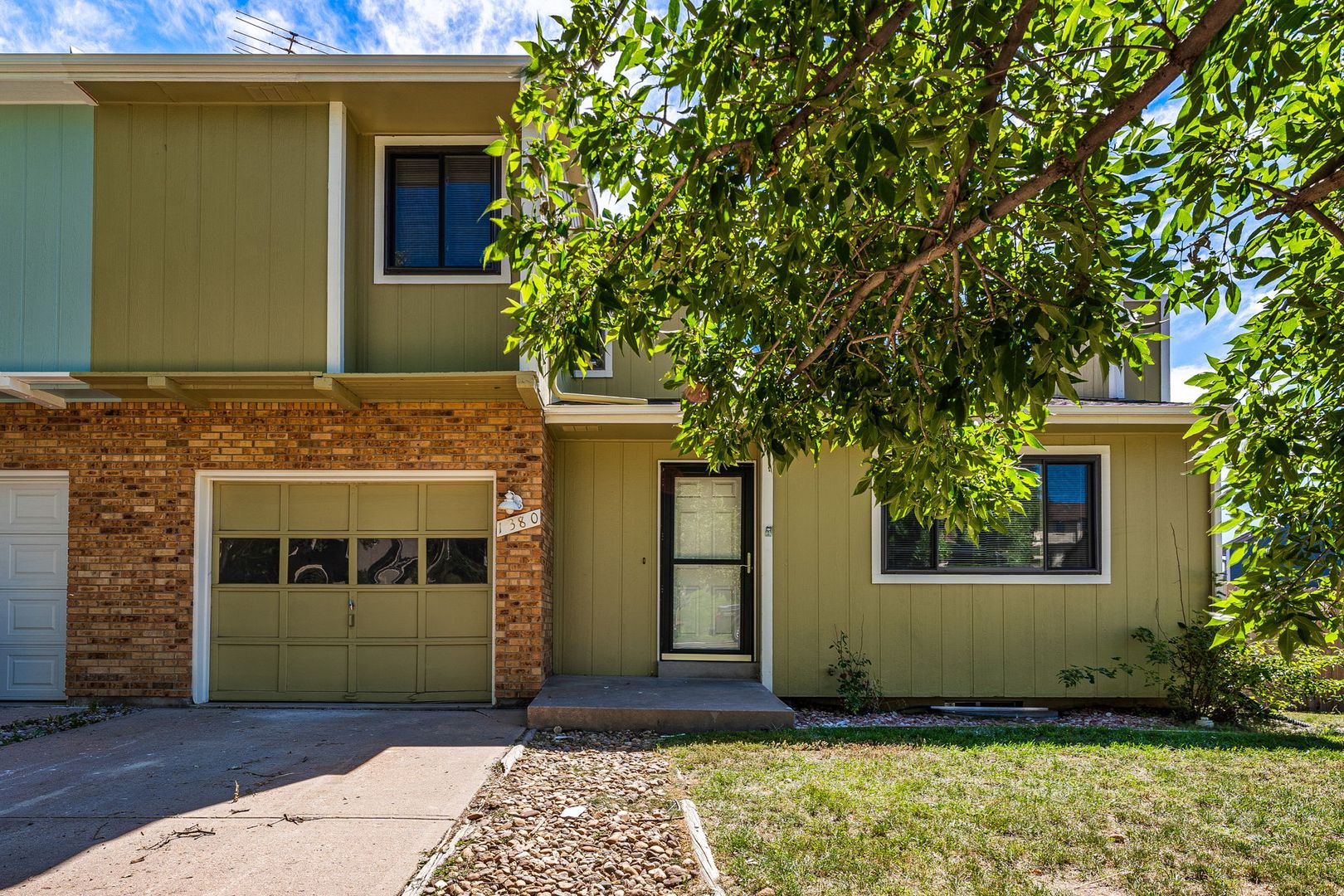 Castle Rock Townhome: 1380 South St