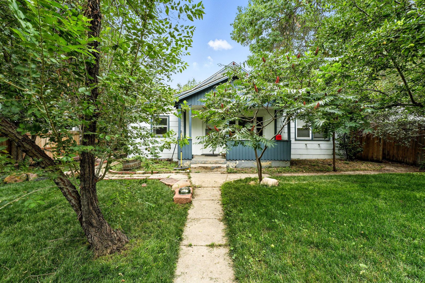 Lafayette House: 504 E Baseline Rd