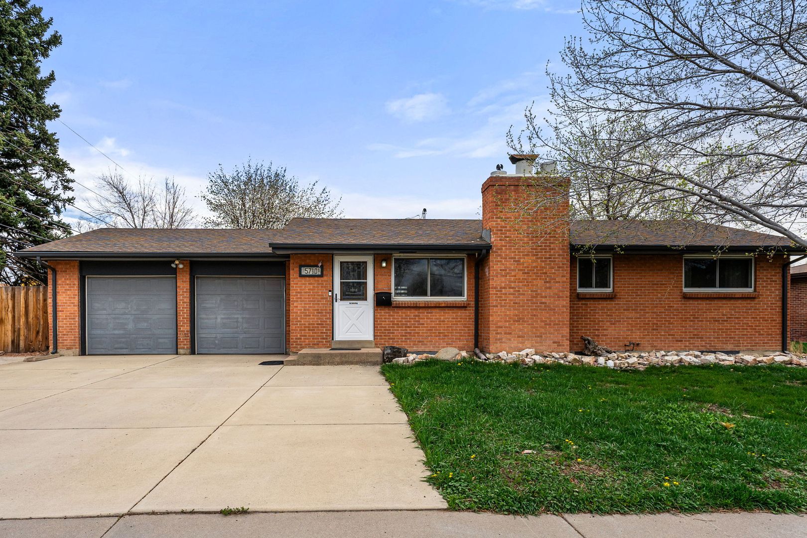 Littleton House: 5710 S Julian St