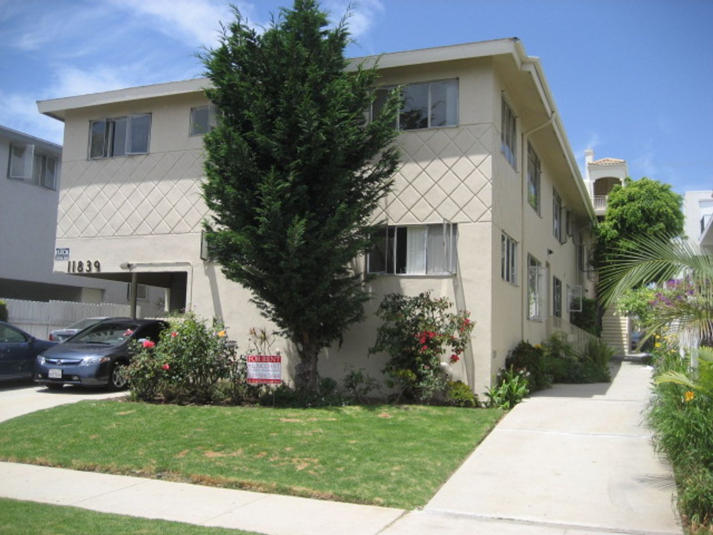 LOS ANGELES Apartment: 11839 GOSHEN AVE