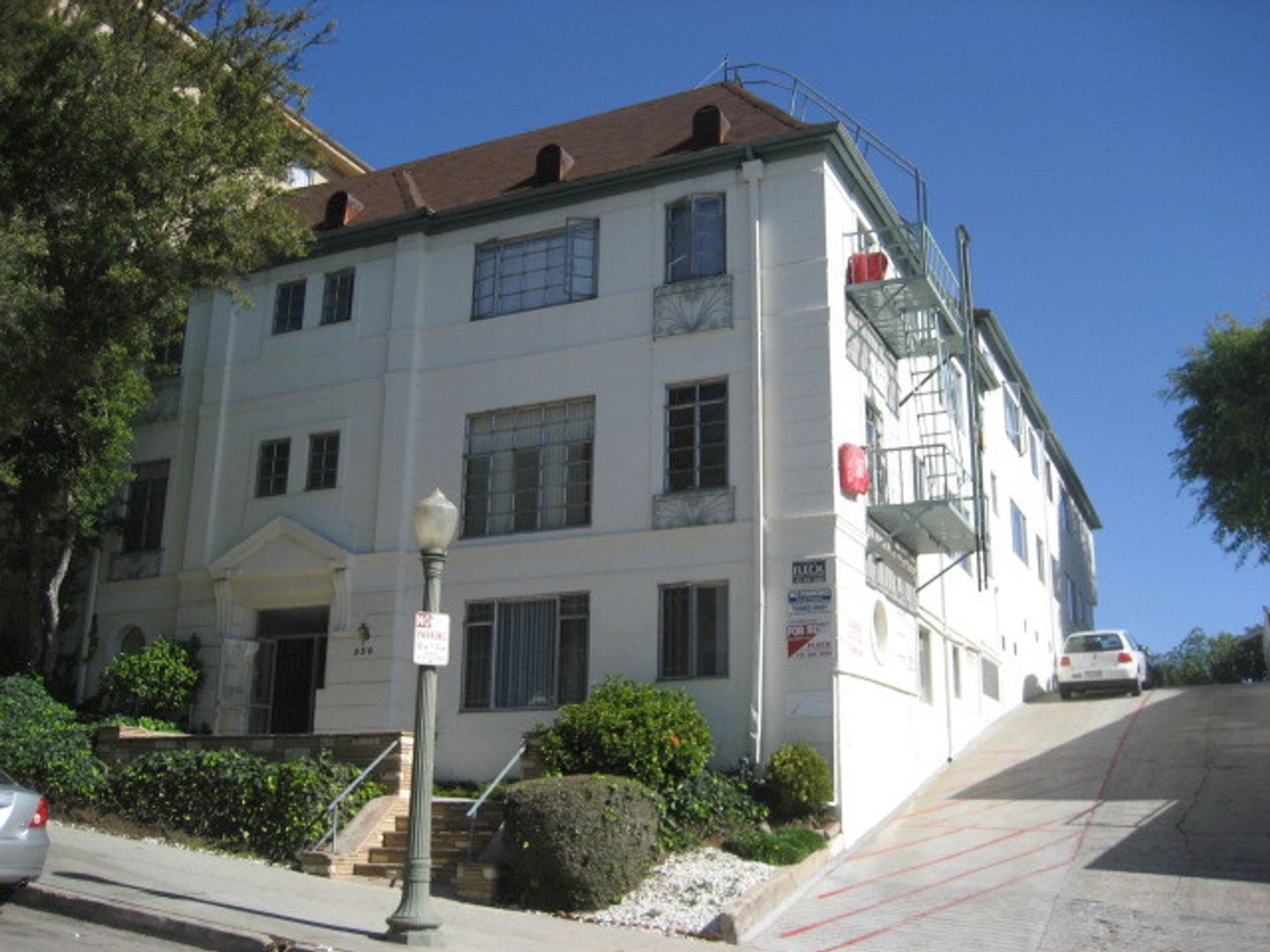 LOS ANGELES Apartment: 530 GLENROCK AVE.