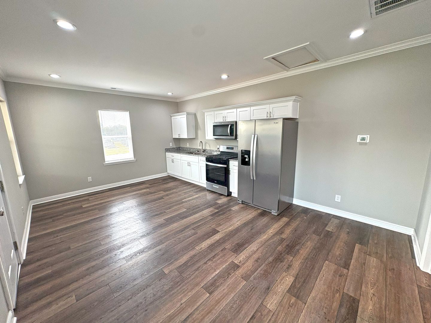 Gallatin Apartment: 234-236 West Winchester Street