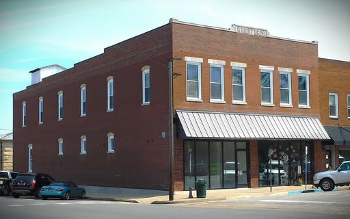 High-Potential Business Opportunity in Historic Downtown Franklin! – photo 1
