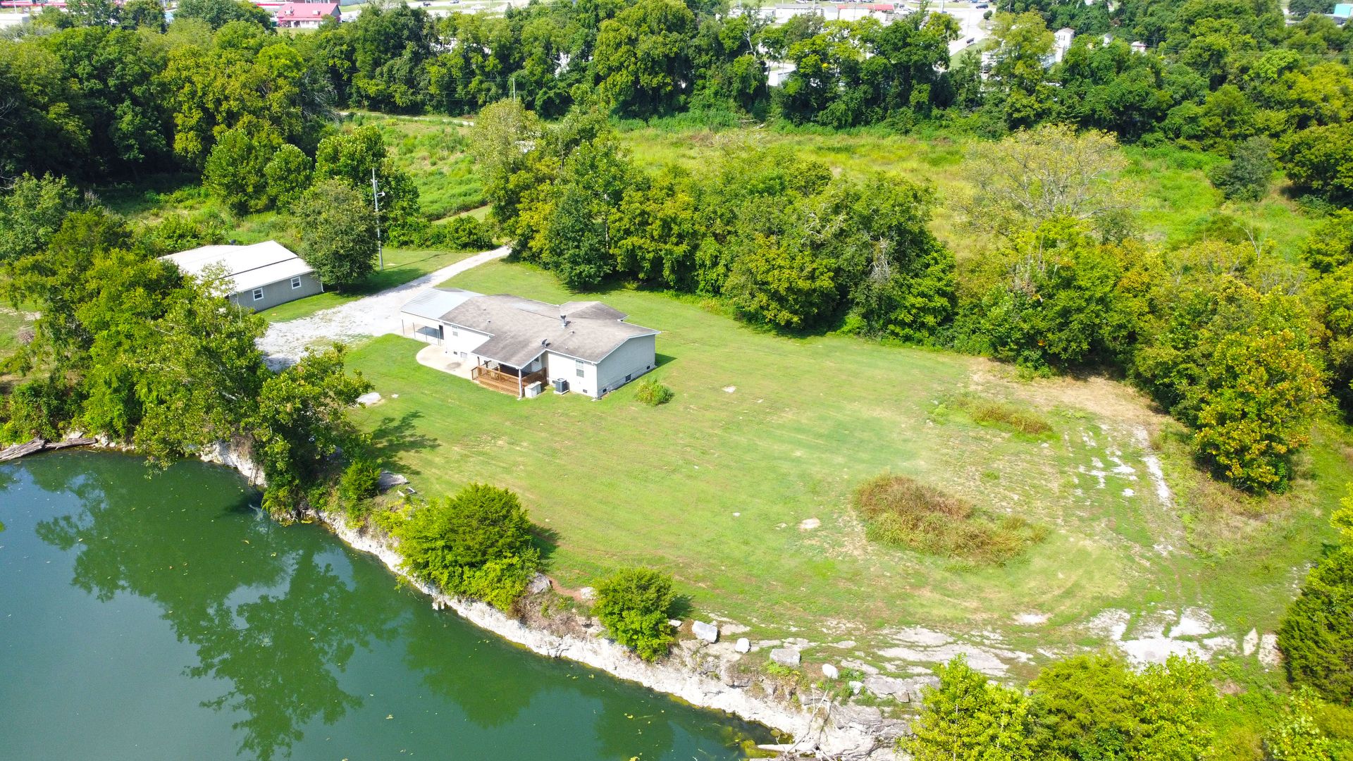 Gallatin House: 114 Drivers Lane