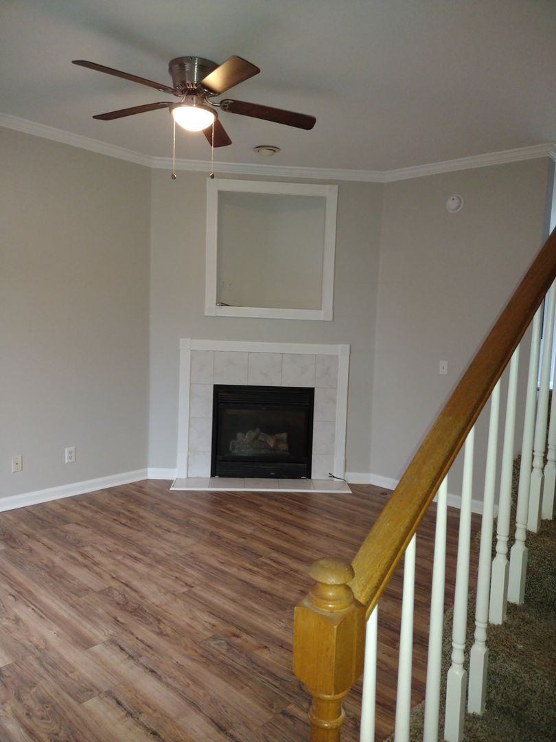 Gallatin Apartment: 202 Cemetery Avenue