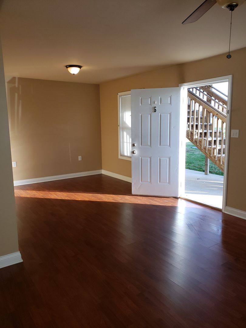 Franklin Apartment: 845 West Madison St