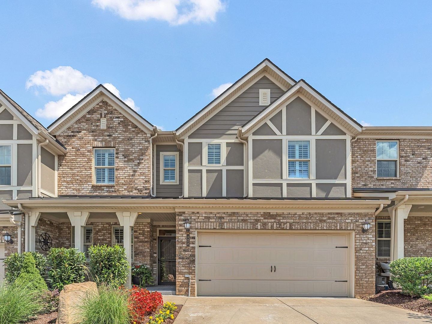 Gallatin House: 122 Cape Private Circle