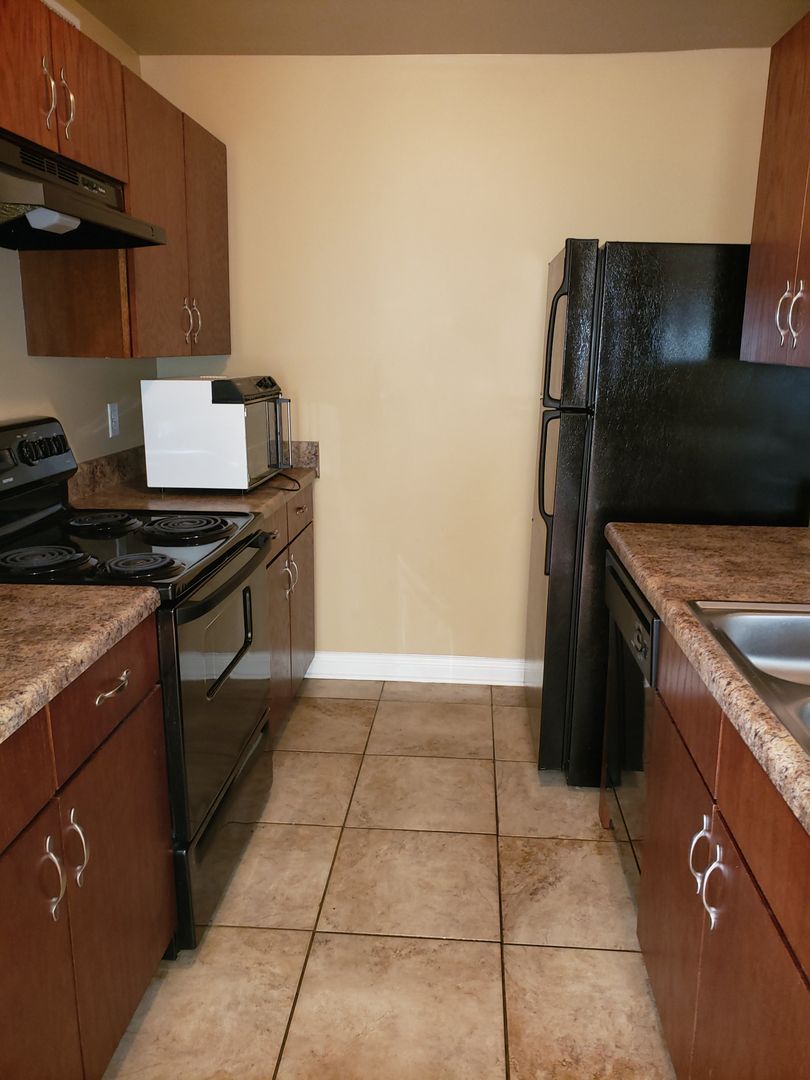 Franklin Apartment: 845 West Madison St