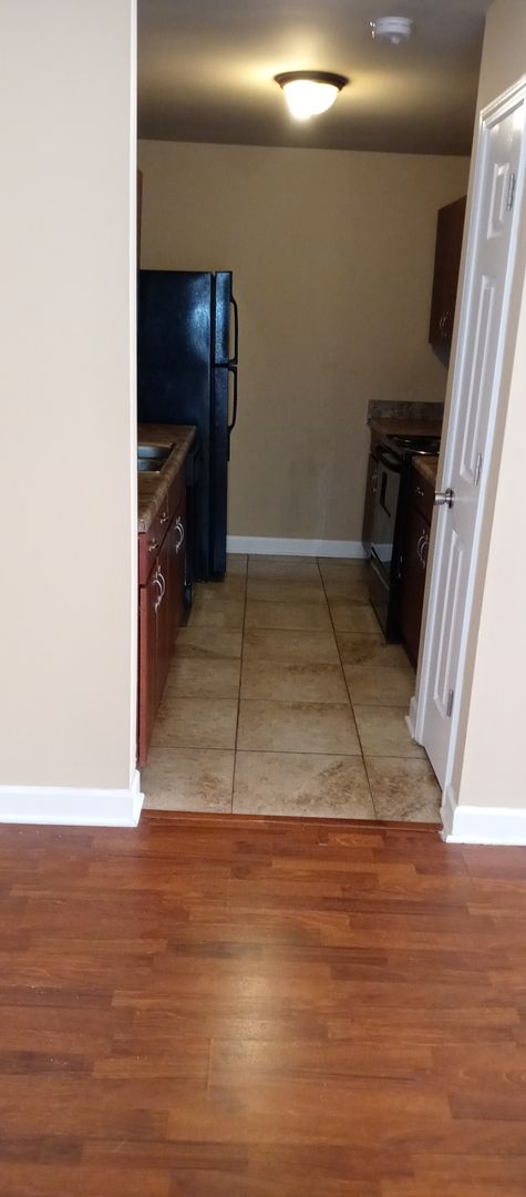 Franklin Apartment: 845 West Madison St