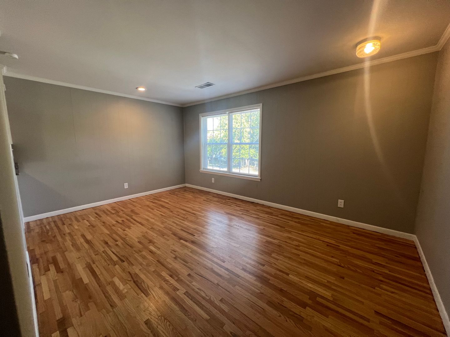 Gallatin Apartment: 130 College St.