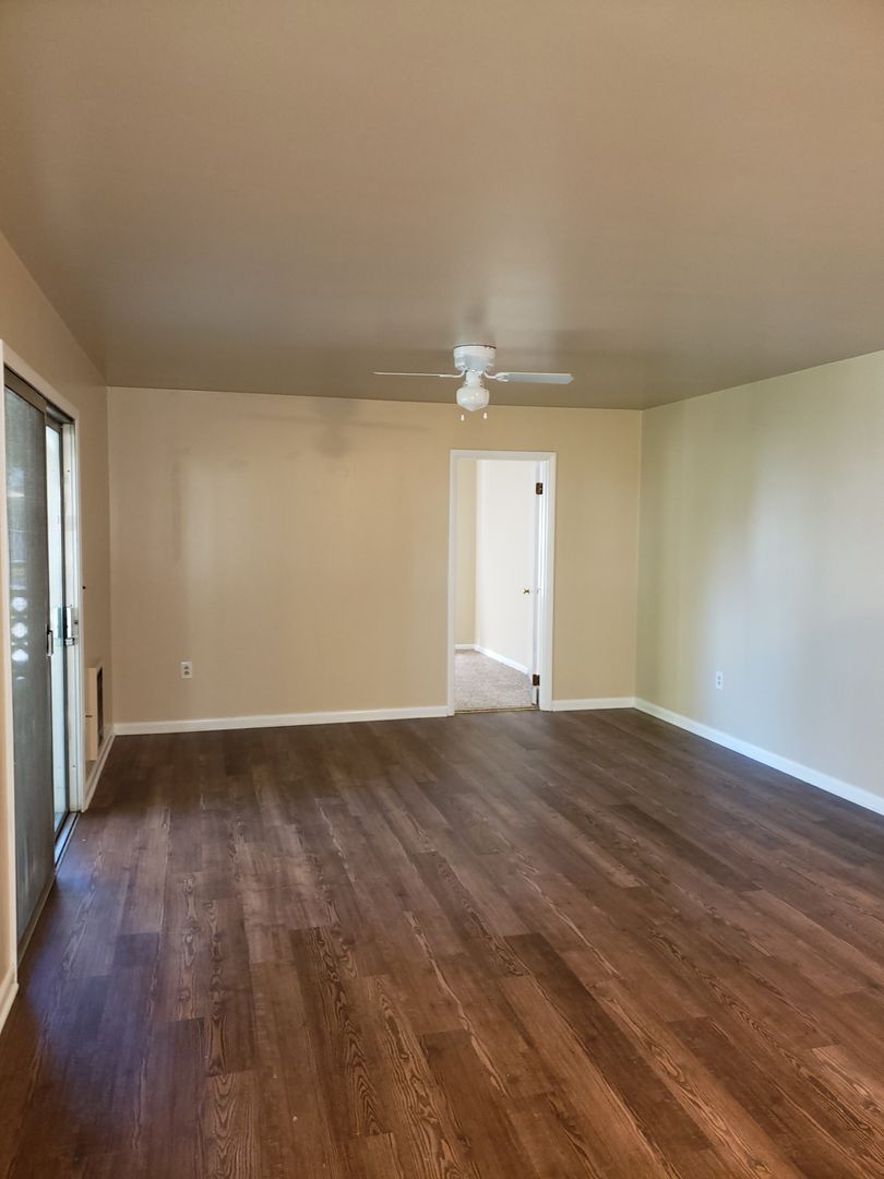 Franklin Apartment: 719 & 721 Claire Ave.