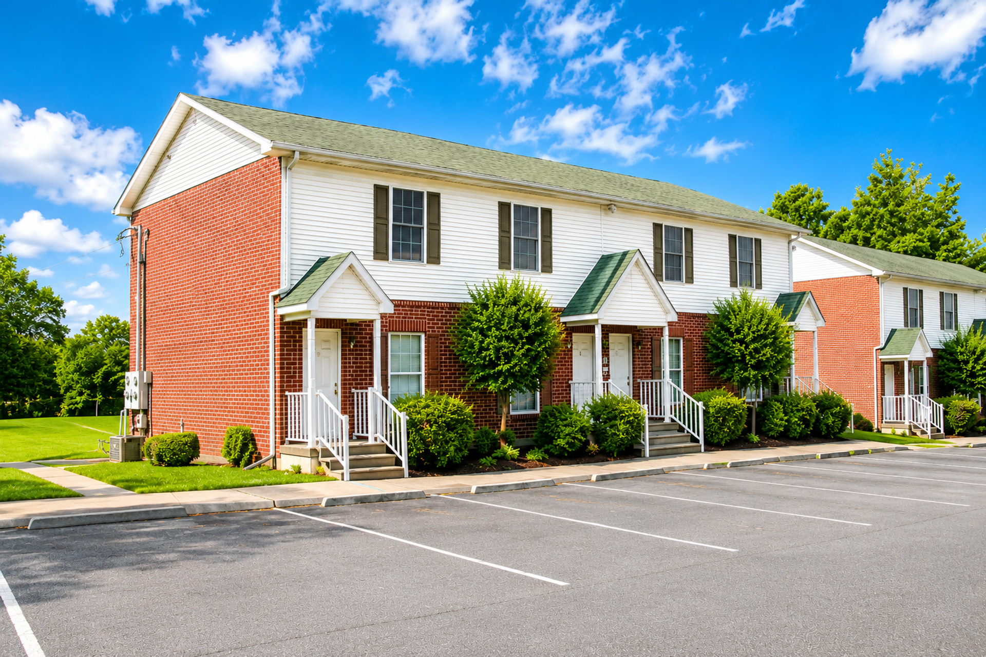Gallatin Apartment: 202 Cemetery Avenue