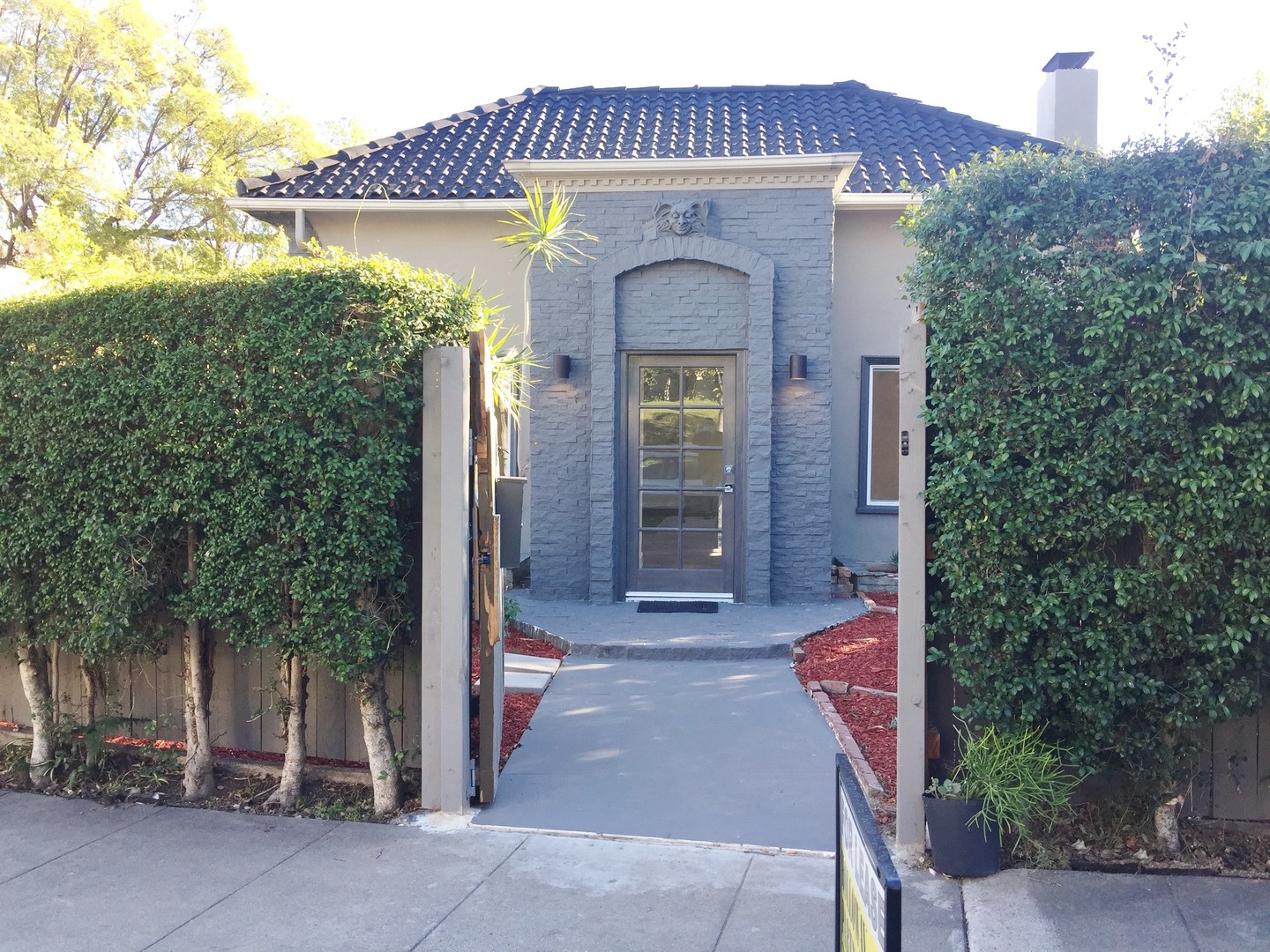 West Hollywood House: 8538 West Knoll Drive